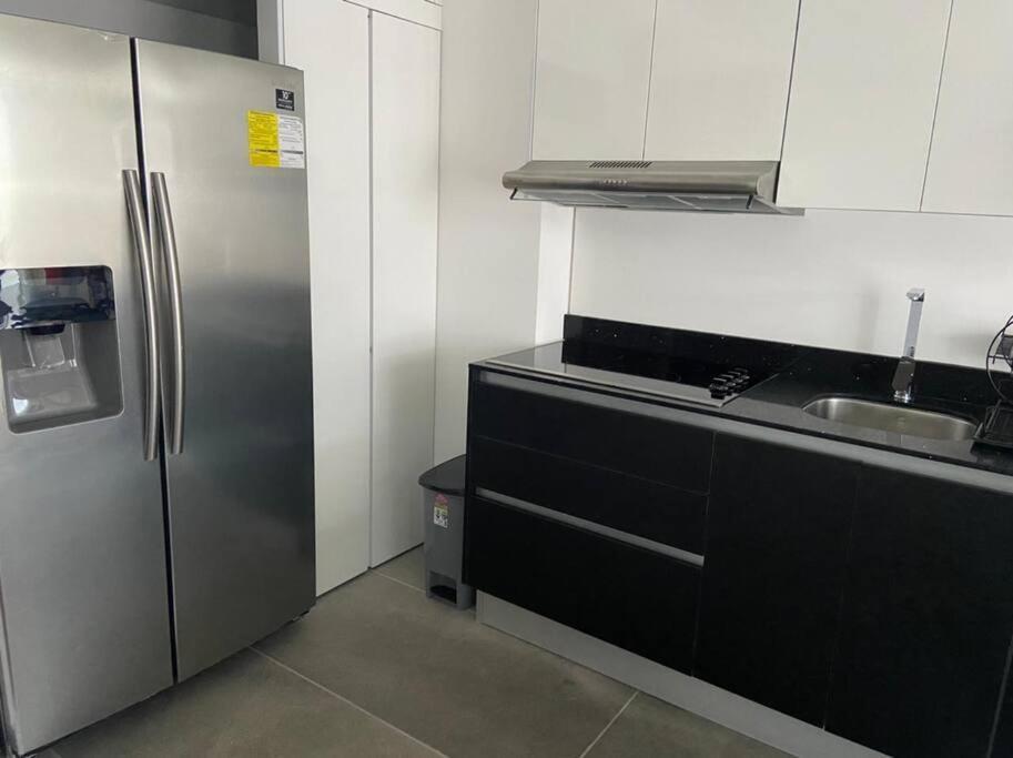 Moderno Apto Shift Zona 16, Cerca De Embajada Eeuu Y Explanada Cayala 危地马拉 外观 照片